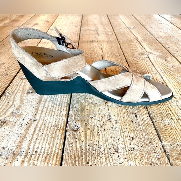 Arche Egowa Tan Suede Wedge Sandals Women’s Size 41 / 9.5 Buckle Strap - Picture 7 of 9